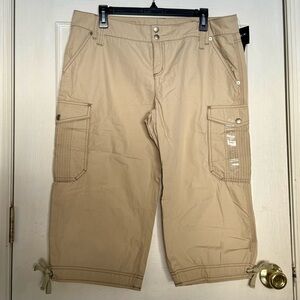 DKNY Active khaki cargo, Capri pants size 14, 100% cotton NWT